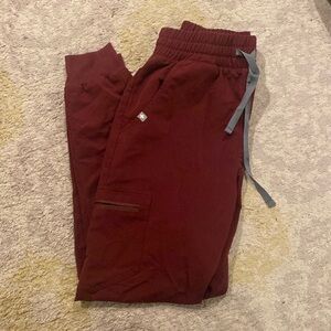 Gently used High waisted Zamora scrubs Figs in maroon